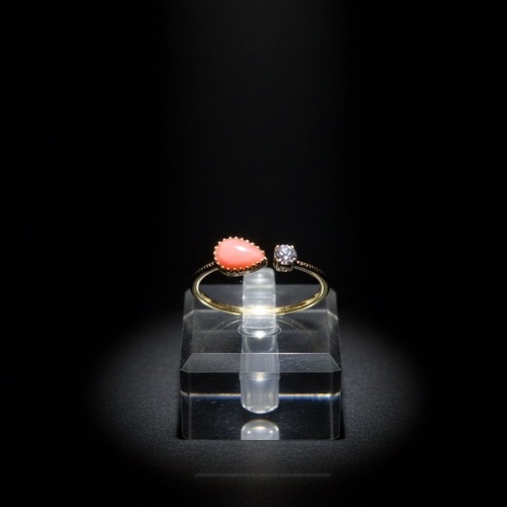✨Gold Plated Coral Teardrop Cabochon & Crystal Accent Vintage Style Ring✨